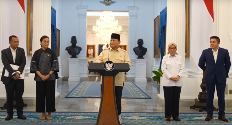 Prabowo umumkan THR dan Gaji ke-13 ASN