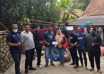 PUK SP TSK SPSI Kunjungi Korban Banjir di Cikao Bandung Jatiluhur Purwakarta - Dokumentasi/ PUK SP TSK SPSI