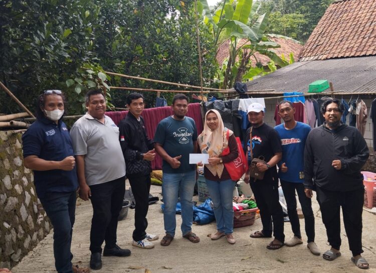 PUK SP TSK SPSI Kunjungi Korban Banjir di Cikao Bandung Jatiluhur Purwakarta - Dokumentasi/ PUK SP TSK SPSI