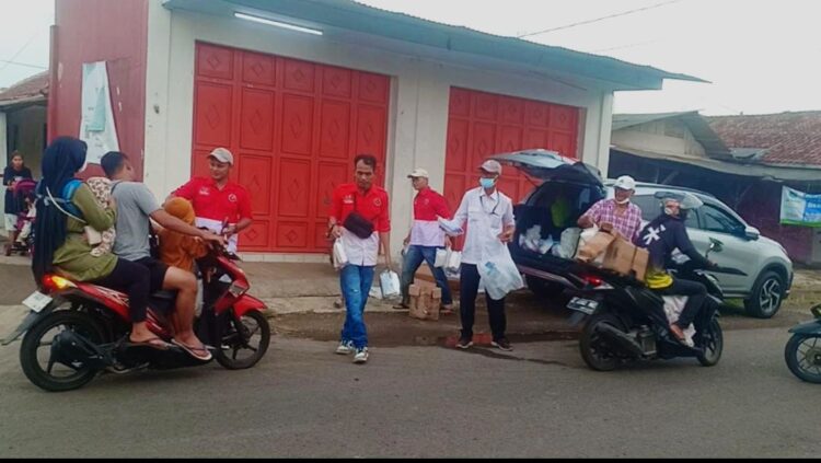 DPC PWRI Purwakarta Gandeng PT. Artha Dua Putri Bagikan Ratusan Takjil Ramadhan - Dokumentasi/Anggraena