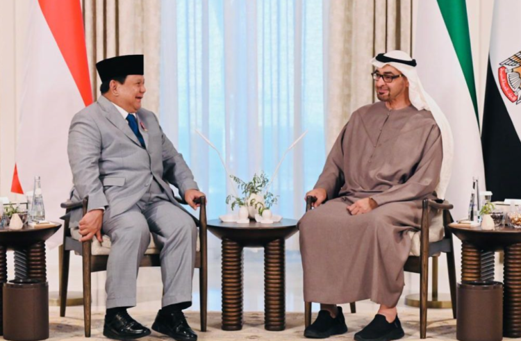 Presiden Republik Indonesia (RI) Prabowo Subianto dan Presiden Persatuan Emirat Arab (PEA) Sheikh Mohamed bin Zayed Al Nahyan (MBZ) melakukan pertemuan bilateral kedua pemimpin negara yang digelar di Istana Qasr Al Shatie, Abu Dhabi, pada Rabu, 9 April 2025. Foto: BPMI Setpres/Laily Rachev