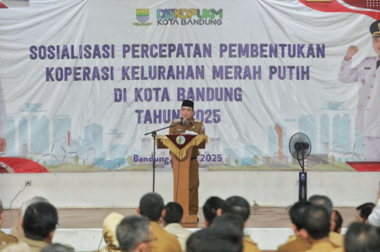 Sosialisasi Pembentukan Koperasi Merah Putih Kelurahan, di Gedung Graha Binangkit Bandung, Selasa (6/5/2025). - Humas Jabar