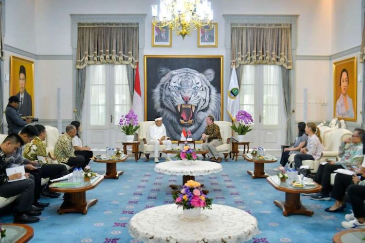 Gubernur Jabar Dedi Mulyadi bertemu perwakilan Kedubes Inggris di Bale Pakuan, Kota Bandung - Humas Jabar