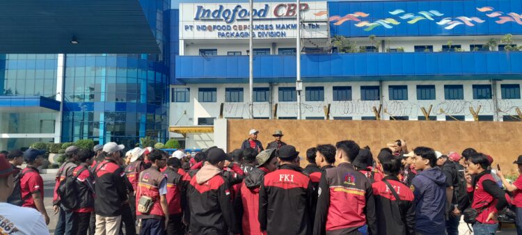 FKI PT Indofood CBP Purwakarta Bergerak ke Jakarta: Suarakan Tuntutan dalam Aksi May Day 2025 - Intiporia/Raka Purnama