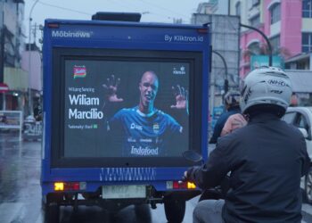 PERSIB memperkenalkan dua pemain barunya, Wiliam Moreira Da Silva Marcilio (Brasil) dan Luciano "Lucho" Guaycochea (Argentina) melalui tayangan di mobile videotron (mobitron) pada Rabu, 25 Juni 2025. (PERSIB.co.id/Barly Isham)