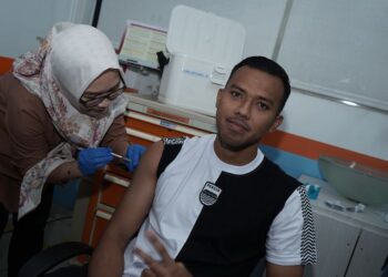 Penjaga gawang PERSIB, Teja Paku Alam menerima vaksin di Biofarma, Sabtu, 28 Juni 2025. (PERSIB.co.id/Sutanto Nurhadi Permana)