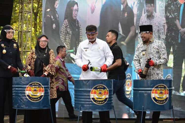 Pemdaprov dan Bea Cukai Musnahkan 22 Juta Batang Rokok Ilegal