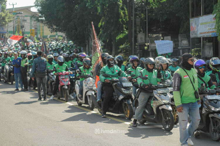 Aksi Massa Driver Ojek Online Purwakarta