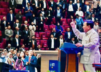 Presiden Prabowo Subianto menyampaikan pidato utama (keynote speech) dalam Konvensi Sains, Teknologi, dan Industri Indonesia (KSTI) Tahun 2025 di Sasana Budaya Ganesha (Sabuga), Institut Teknologi Bandung (ITB), Provinsi Jawa Barat, pada Kamis, 7 Agustus 2025. Foto: BPMI Setpres/Laily Rachev