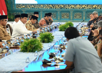 Presiden Prabowo Subianto menggelar silaturahmi dengan tokoh lintas agama, pimpinan partai politik, pimpinan serikat buruh, dan organisasi kepemudaan lintas iman di Istana Negara, Jakarta, pada Senin, 1 September 2025. Foto: BPMI Setpres/Kris