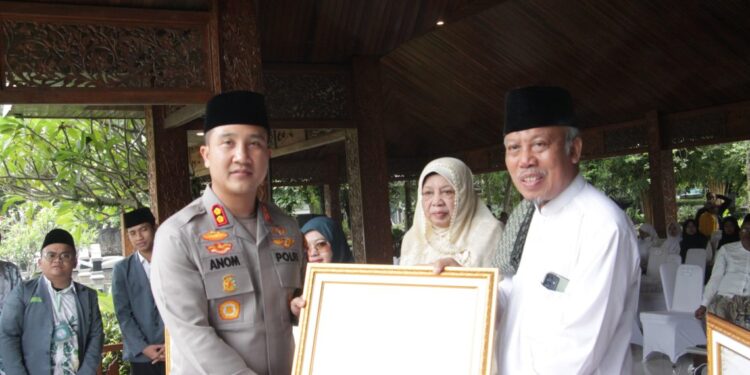 Apel Hari Santri 2025 di Purwakarta