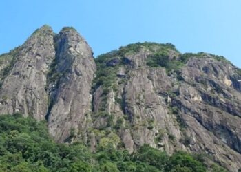 Gunung di Purwakarta