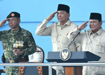 Presiden Prabowo Subianto bertindak sebagai inspektur upacara dalam Upacara Peringatan Hari Ulang Tahun (HUT) ke-80 Tentara Nasional Indonesia (TNI) yang digelar di Lapangan Silang Monumen Nasional (Monas), Jakarta, pada Minggu, 5 Oktober 2025. Foto: BPMI Setpres/Kris