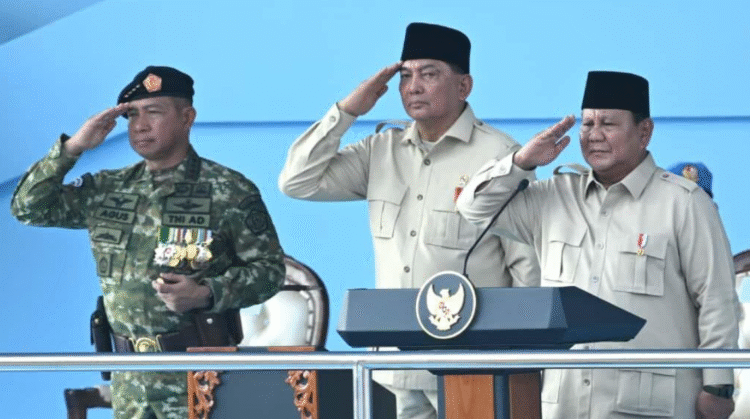 Presiden Prabowo Subianto bertindak sebagai inspektur upacara dalam Upacara Peringatan Hari Ulang Tahun (HUT) ke-80 Tentara Nasional Indonesia (TNI) yang digelar di Lapangan Silang Monumen Nasional (Monas), Jakarta, pada Minggu, 5 Oktober 2025. Foto: BPMI Setpres/Kris