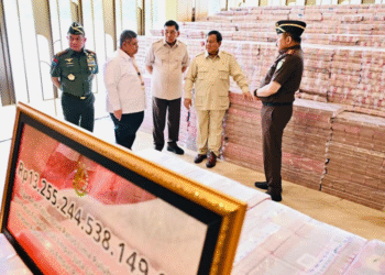 Presiden Prabowo saksikan "gunung uang" - Foto: BPMI Setpres/Laily Rachev