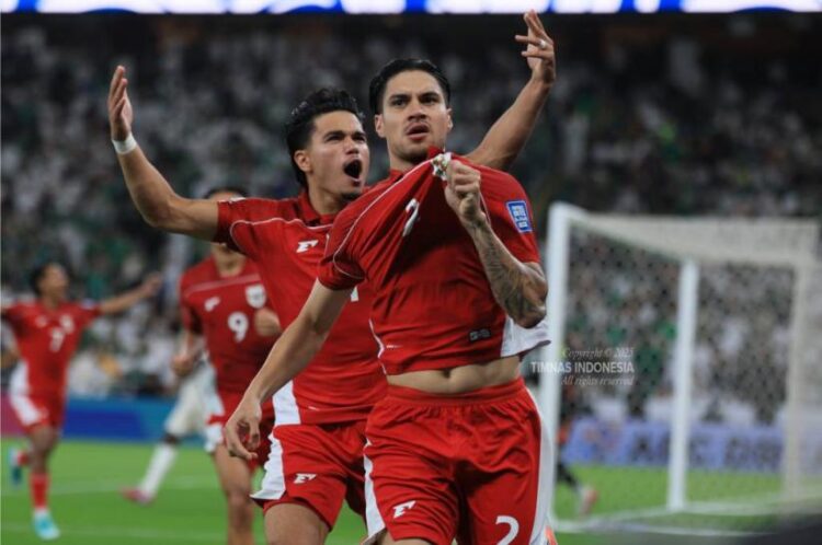 Bek Timnas Indonesia, Kevin Diks, merayakan golnya ke gawang Arab Saudi pada laga pertama round 4 Kualifikasi Piala Dunia 2026 zona Asia di Jeddah, Kamis (9/10/2025) dini hari WIB. (Foto: PSSI)