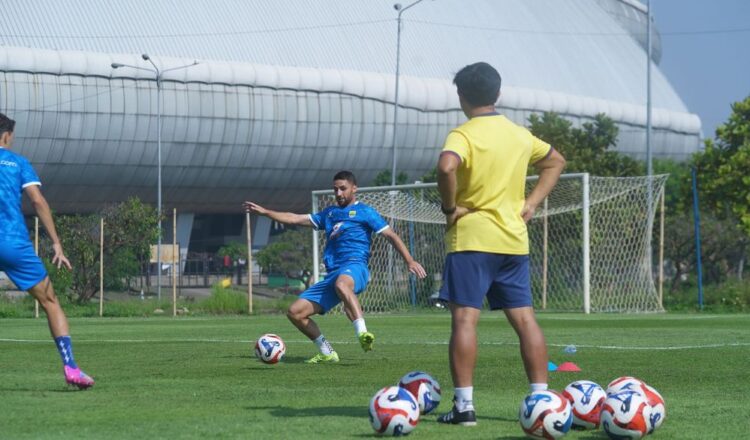 Pelatih fisik PERSIB, Yaya Sunarya