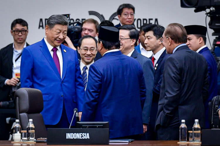 Presiden Republik Indonesia Prabowo Subianto menghadiri APEC Economic Leaders’ Meeting (AELM) sesi ke-2 di Hwabaek International Convention Centre (HICO), Gyeongju, Republik Korea, pada Sabtu, 1 November 2025. (Foto: BPMI Setpres)