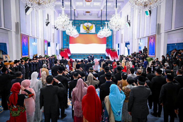 Presiden Republik Indonesia Prabowo Subianto menganugerahkan gelar Pahlawan Nasional kepada sepuluh tokoh dari berbagai daerah dalam sebuah upacara khidmat yang digelar di Istana Negara, Jakarta, pada Senin, 10 November 2025. (Foto: BPMI Setpres)