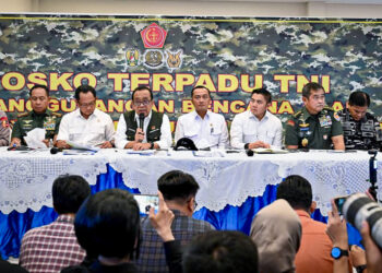 keterangan pers di Posko Nasional Penanggulangan Bencana di Halim Perdanakusuma, Jakarta