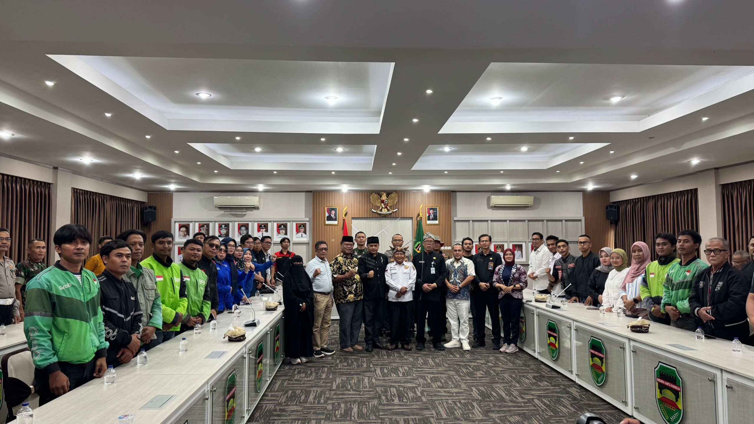 Agenda serah terima donasi dihadiri oleh sejumlah elemen masyarakat Purwakarta