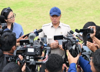 Menteri Sekretaris Negara Prasetyo Hadi menyampaikan keterangannya kepada awak media di Ibu Kota Nusantara (IKN) pada Selasa, 13 Januari 2026. Foto: BPMI Setpres/Cahyo