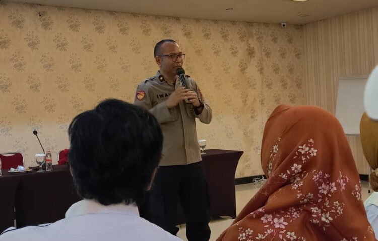 Kompol Dr. H. Iwan Rasiwan, M.H., mengisi Materi Organisasi Buruh di acara Sekda Purwakarta - Dok. Pribadi