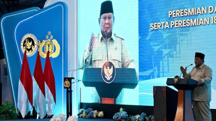 Presiden Prabowo Subianto meresmikan 1.072 Satuan Pelayanan Pemenuhan Gizi (SPPG) dan 18 Gudang Ketahanan Pangan Polri serta groundbreaking 107 SPPG Polri di SPPG Polri Palmerah, Jakarta, Jumat, 13 Februari 2026. Foto: BPMI Setpres/Cahyo