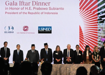Presiden Prabowo Subianto menyaksikan penandatanganan 11 nota kesepahaman (Memorandum of Understanding/MoU) senilai 38,4 miliar dolar Amerika Serikat (AS) antara pelaku usaha Indonesia dan Amerika Serikat dalam sesi roundtable Business Summit yang diselenggarakan oleh US-ASEAN Business Council (US-ABC) di Gedung U.S. Chamber of Commerce, Washington DC, Amerika Serikat, pada Rabu, 18 Februari 2026. Foto: BPMI Setpres/Cahyo