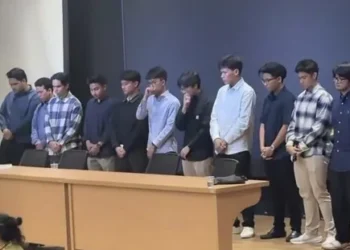 Ke-16 anggota grup chat mahasiswa FH UI diduga pelaku pelecehan seksual. Gambar: Tangkapan Layar/TikTok