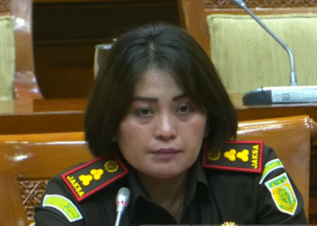 Kepala Kejaksaan Negeri (Kajari) Karo, Danke Rajagukguk, diamankan oleh Kejaksaan Agung - Tangkapan Layar/YouTube TVR Parlemen