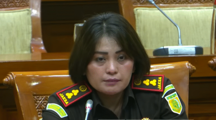 Kepala Kejaksaan Negeri (Kajari) Karo, Danke Rajagukguk, diamankan oleh Kejaksaan Agung - Tangkapan Layar/YouTube TVR Parlemen