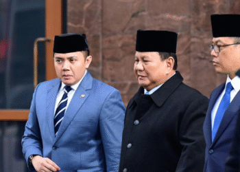 Sekretaris Kabinet (Seskab) Teddy Indra Wijaya mendampingi Presiden Prabowo Subianto pada kunjungan kenegaraan di Moskow, pada Senin, 13 April 2026. Foto: BPMI Setpres