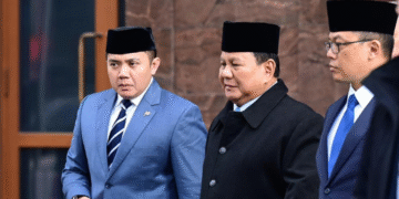 Sekretaris Kabinet (Seskab) Teddy Indra Wijaya mendampingi Presiden Prabowo Subianto pada kunjungan kenegaraan di Moskow, pada Senin, 13 April 2026. Foto: BPMI Setpres