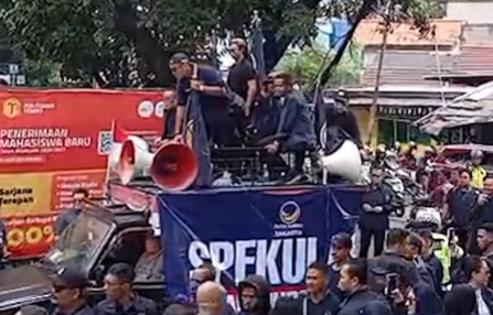 Aksi Unjuk Rasa Kader Partai NasDem di Kantor Tempo - Gambar: Tangkapan Layar (Instagram/Tempodotco)