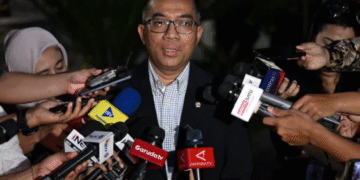 Menteri Pendidikan Tinggi, Sains, dan Teknologi Brian Yuliarto dalam keterangannya di hadapan awak media di Kompleks Istana Kepresidenan Jakarta, pada Selasa, 21 April 2026, menyampaikan bahwa Presiden Prabowo Subianto dorong percepatan realisasi program pembangkit listrik tenaga surya (PLTS) berkapasitas 100 gigawatt. Foto: BPMI Setpres/Kris