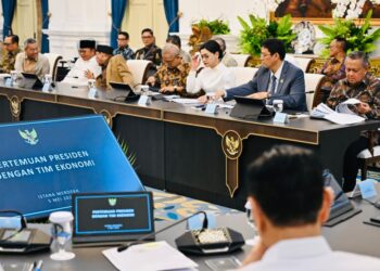 Rapat terbatas Presiden Prabowo Subianto bersama sejumlah menteri Kabinet Merah Putih dan Komite Stabilitas Sistem Keuangan di Istana Merdeka, Jakarta, Selasa, 5 Mei 2026. (Foto: BPMI Setpres)