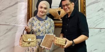 Tanissa Puti Rahmadiva Founder Bumi Kreasi Jatiluhur bersama Kepala Disporaparbud Kabupaten Purwakarta - Intiporia