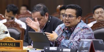 Rahmat Bagja Ketua Bawaslu saat memberikan keterangan pada sidang pemeriksaan Perselisihan Hasil Pemilihan Umum, Rabu (23/09) di Ruang Sidang MK. Foto Humas/Ifa.